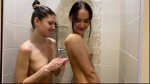 lesbian shower - Lesbian shower sex - XVIDEOS.COM