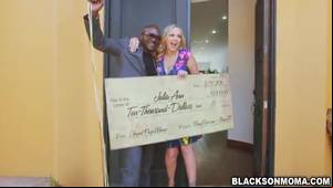 horny chick - Horny chick Julia Ann wants it big and hard